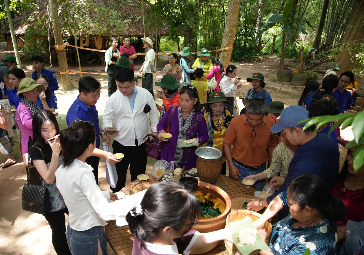 Hành trình hữu nghị gắn kết gia đình Việt với sinh viên Lào, Campuchia- Ảnh 5.