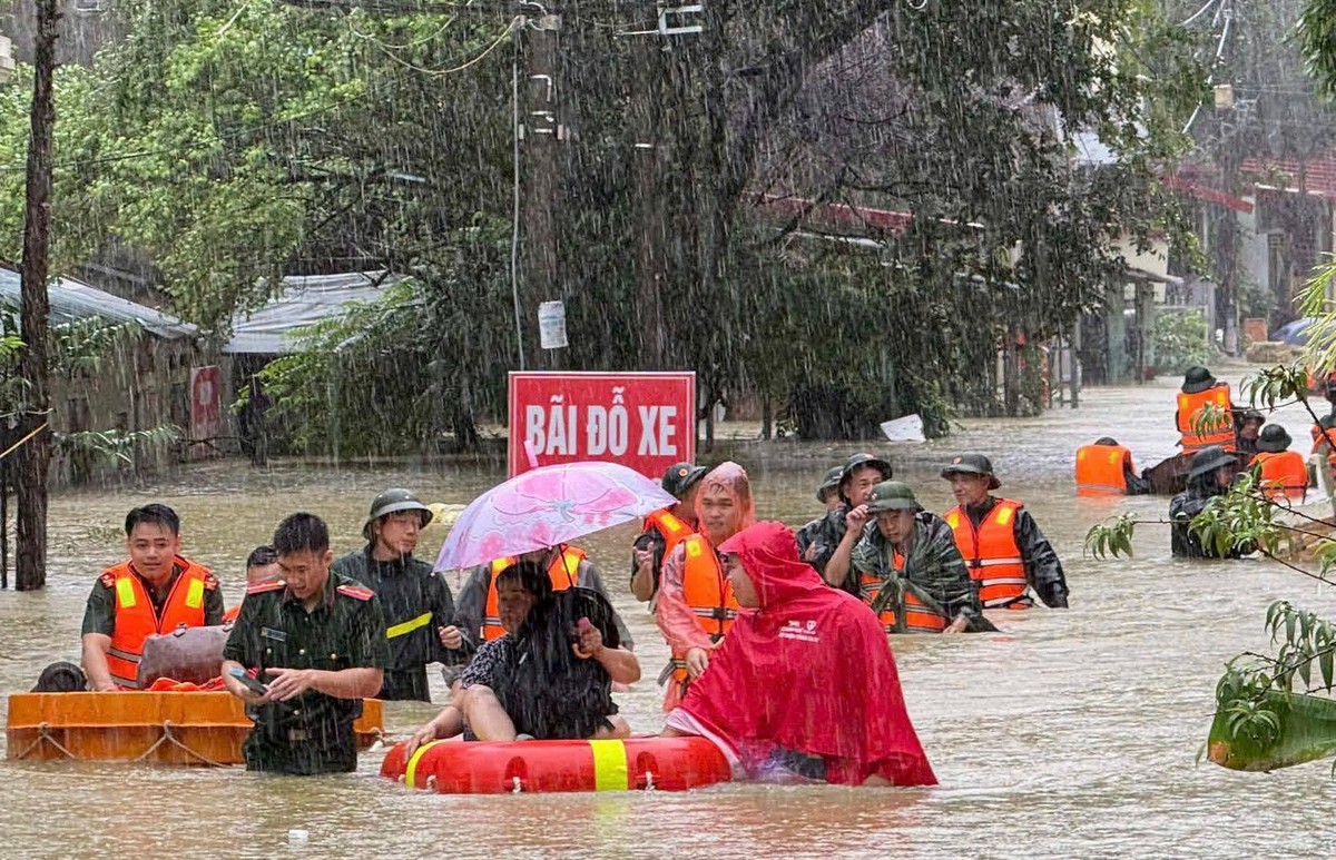Lạng Sơn: Căng mình giúp dân chống lũ lụt - Ảnh 6.