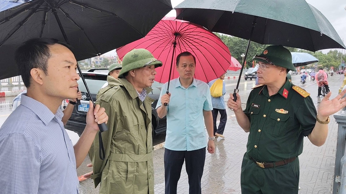 Lạng Sơn: Căng mình giúp dân chống lũ lụt - Ảnh 3.
