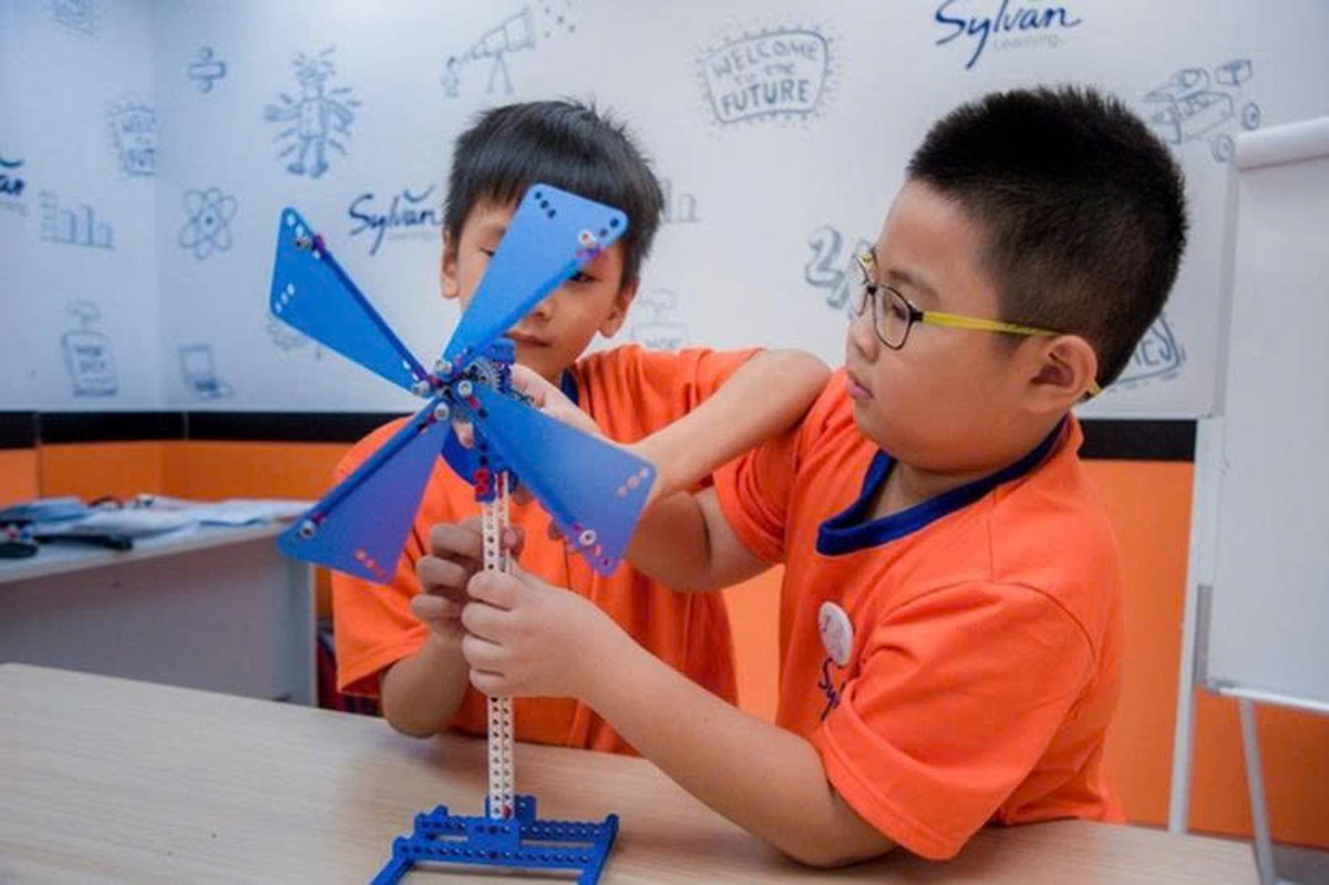 Đưa STEM vào trường học: Được học AI, robot nhưng không thêm môn, tăng áp lực - Ảnh 1.