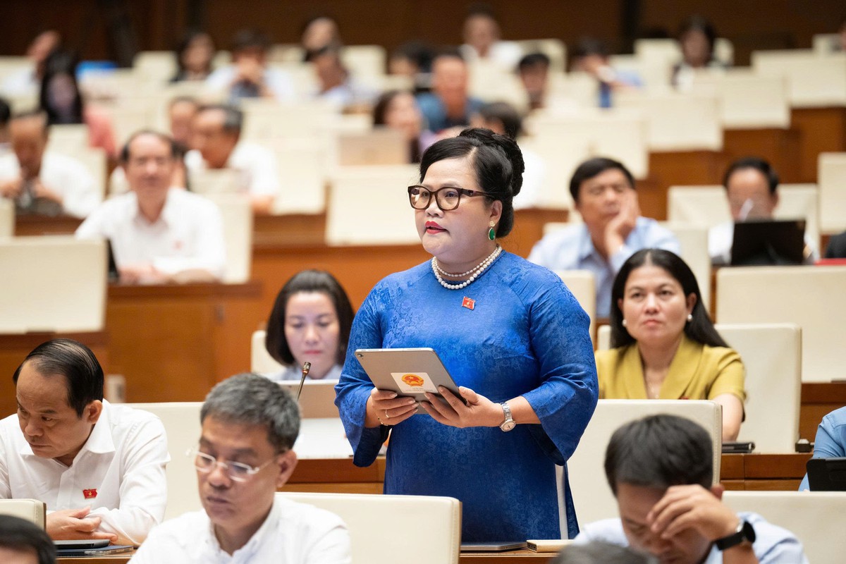Bộ trưởng Lâm Thị Phương Thanh giải trình đề xuất di dời di tích làm đường kết nối sân bay Gia Bình - Ảnh 1.