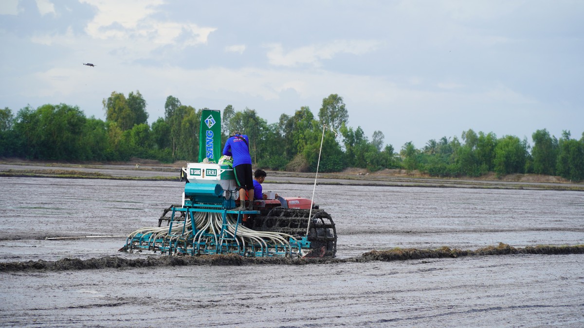 Nông dân miền Tây ứng dụng công nghệ vào sản xuất, kinh doanh - Ảnh 1.