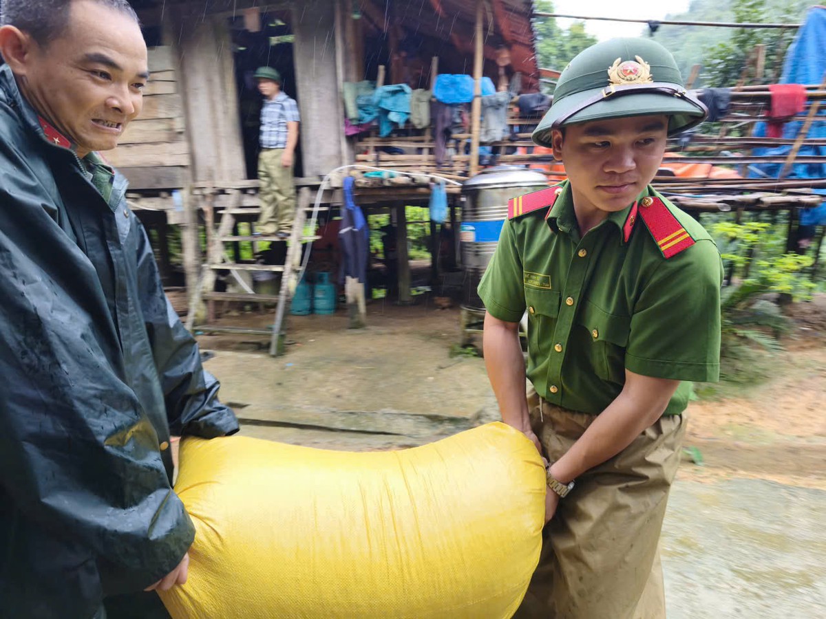Tình người trong cơn lũ lịch sử ở Lạng Sơn - Ảnh 12.