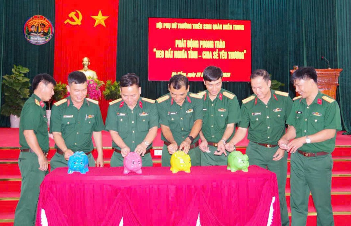 Phát động phong trào "Heo đất nghĩa tình - Chia sẻ yêu thương" - Ảnh 3.