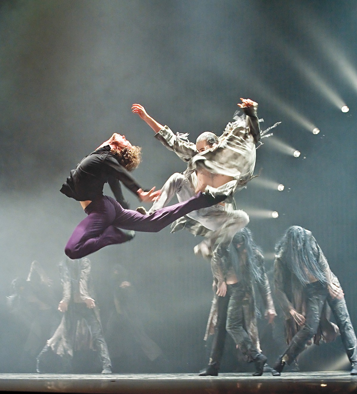 Ballet Nga "va chạm" Rock tại Việt Nam - Ảnh 1.
