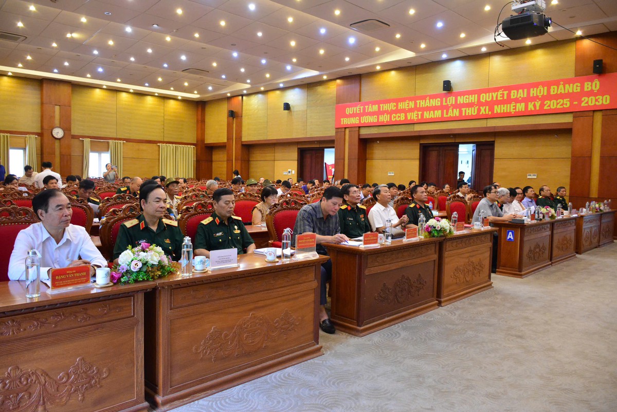 Đưa pháp lệnh ưu đãi người có công vào cuộc sống - Ảnh 1.