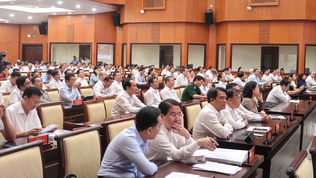 Bí thư Thành ủy TPHCM: 168 phường, xã, đặc khu là nơi quyết định thành bại của Luật Phát triển đô thị - Ảnh 1.