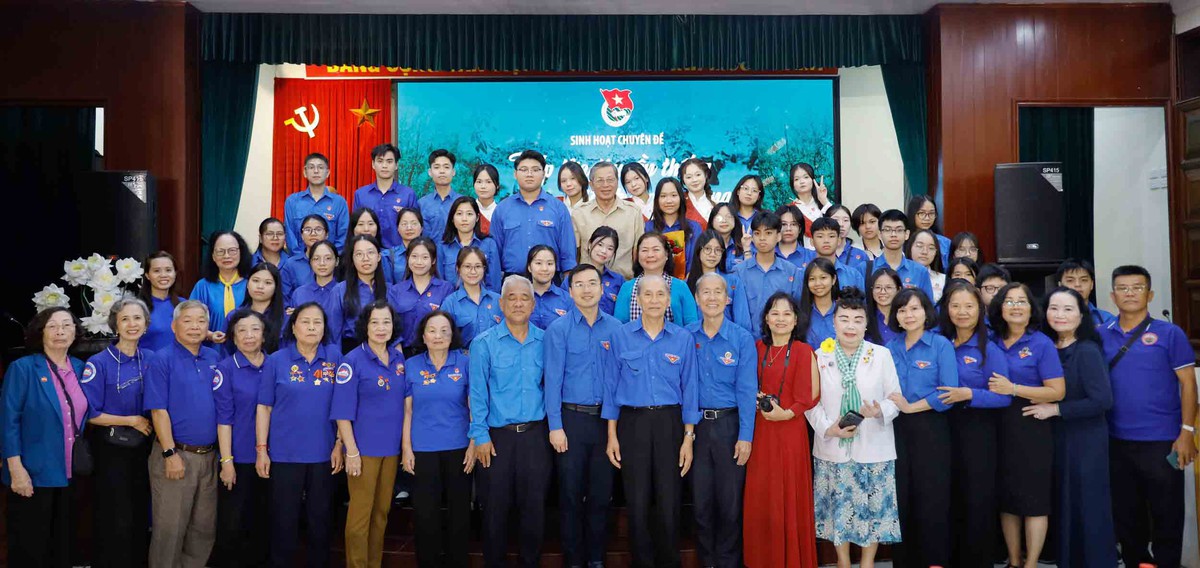 "Thắp lửa truyền thống - Tiếp bước cha ông": Gặp gỡ những nhân chứng lịch sử viết nên huyền thoại - Ảnh 5.