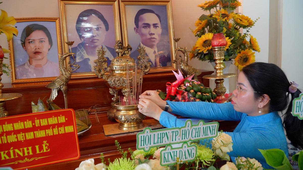 Hội LHPN TPHCM dâng hương, dâng hoa tưởng niệm đồng chí Nguyễn Thị Minh Khai- Ảnh 2.