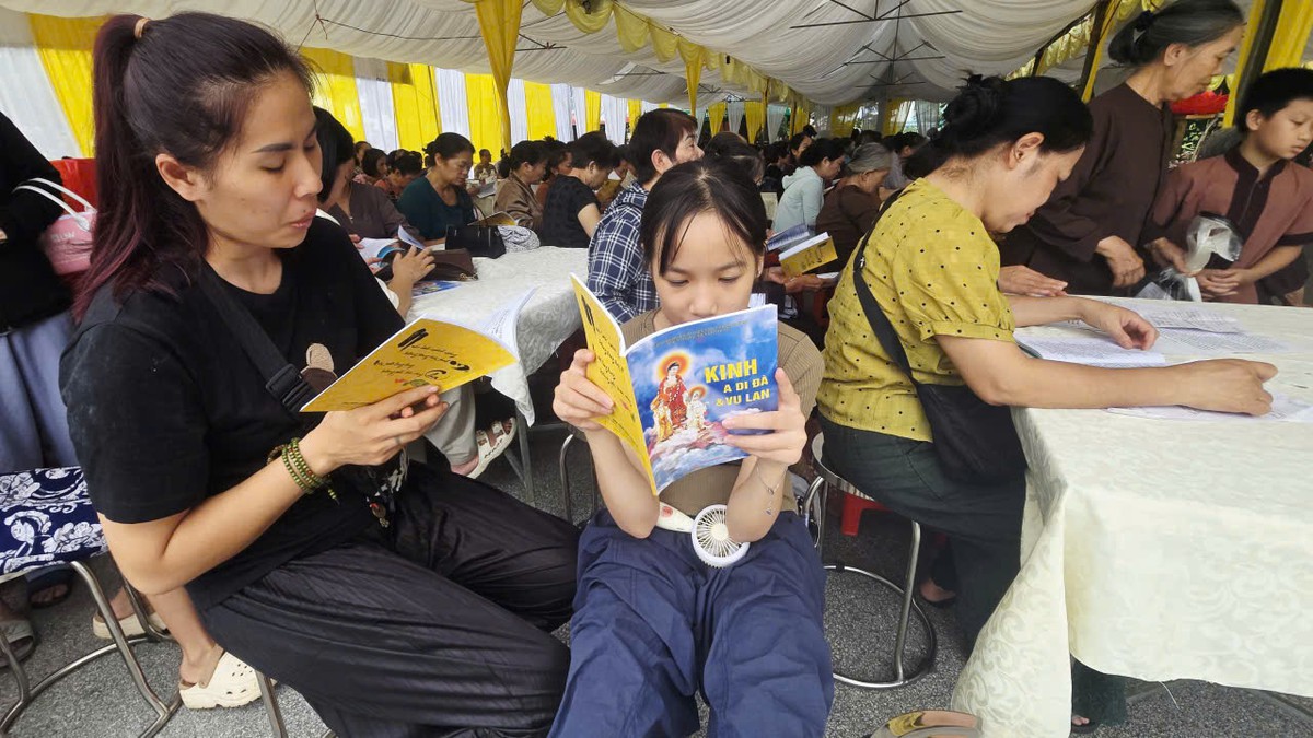 Lạng Sơn: Đại lễ Vu lan thiêng liêng bên sông Kỳ Cùng  - Ảnh 3.