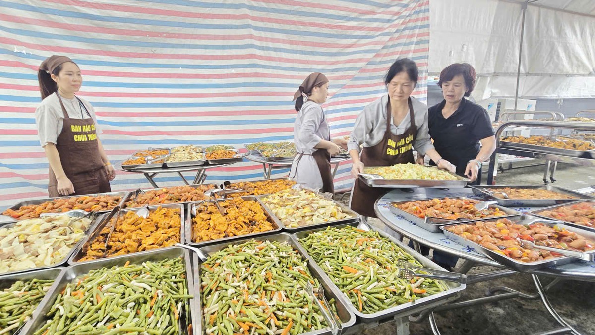 Lạng Sơn: Đại lễ Vu lan thiêng liêng bên sông Kỳ Cùng  - Ảnh 6.