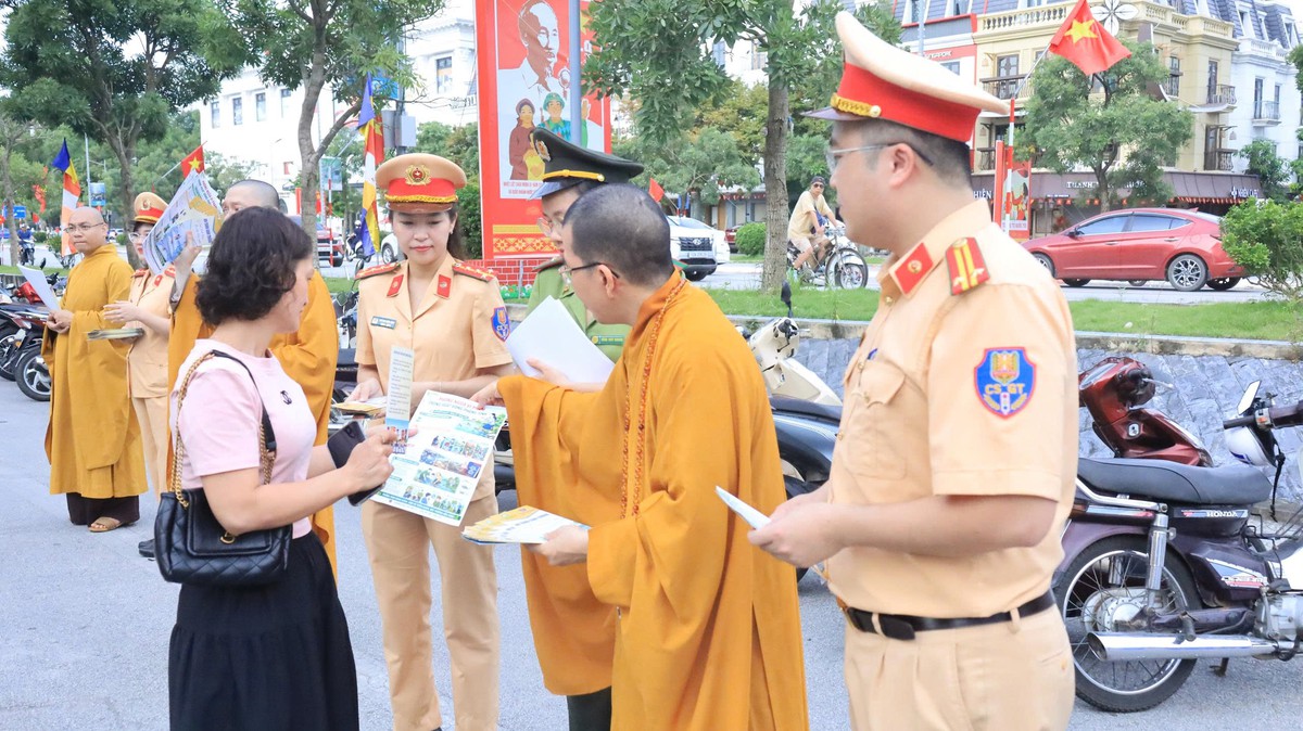 Lạng Sơn: Đại lễ Vu lan thiêng liêng bên sông Kỳ Cùng  - Ảnh 7.