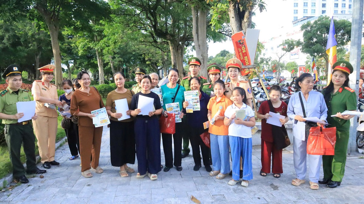 Lạng Sơn: Đại lễ Vu lan thiêng liêng bên sông Kỳ Cùng  - Ảnh 11.