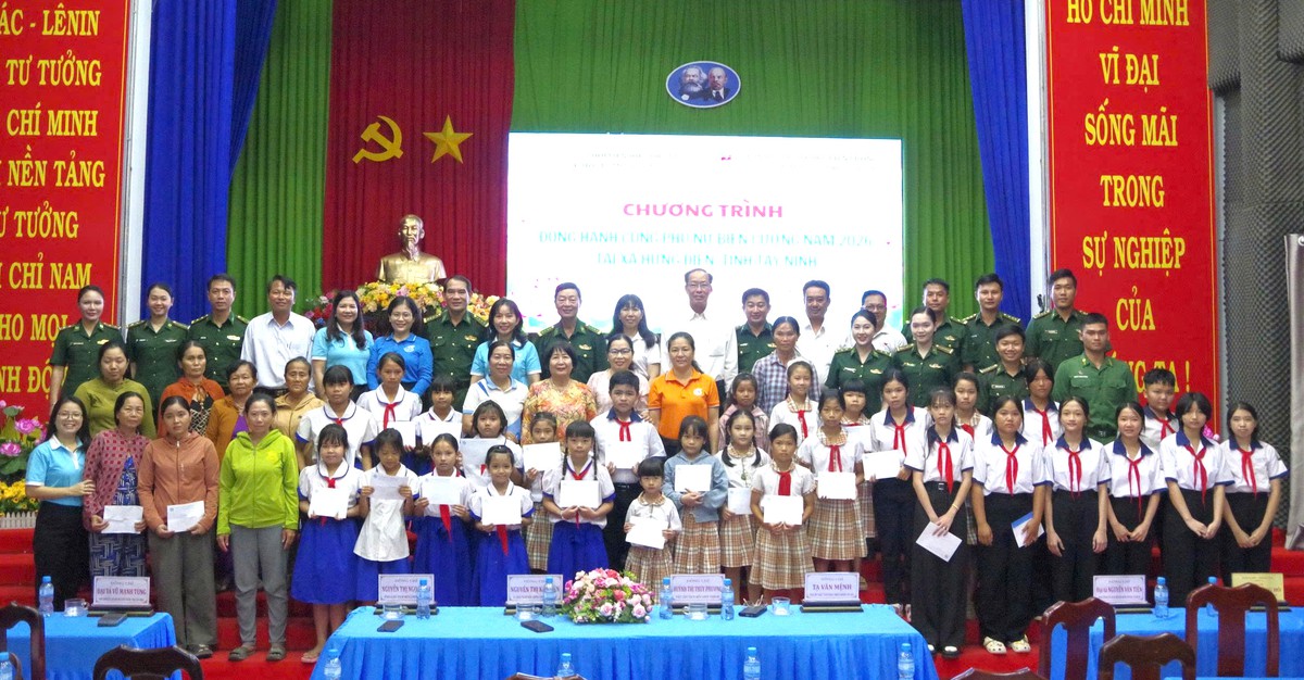 Hội LHPN TPHCM trao sinh kế cho phụ nữ và tiếp sức trẻ em vùng biên giới- Ảnh 3.