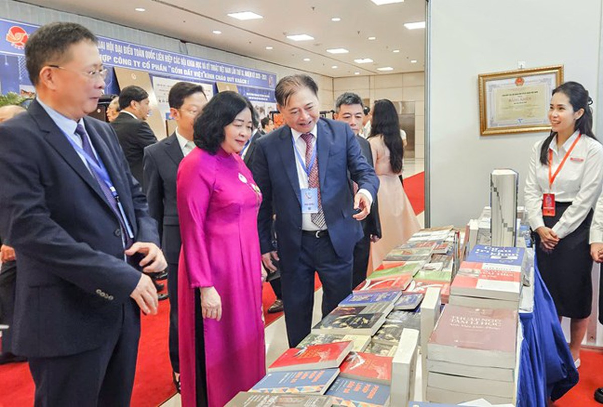 Chủ tịch Bùi Thị Minh Hoài dự Đại hội đại biểu toàn quốc Liên hiệp các Hội Khoa học và Kỹ thuật Việt Nam lần thứ IX - Ảnh 10.