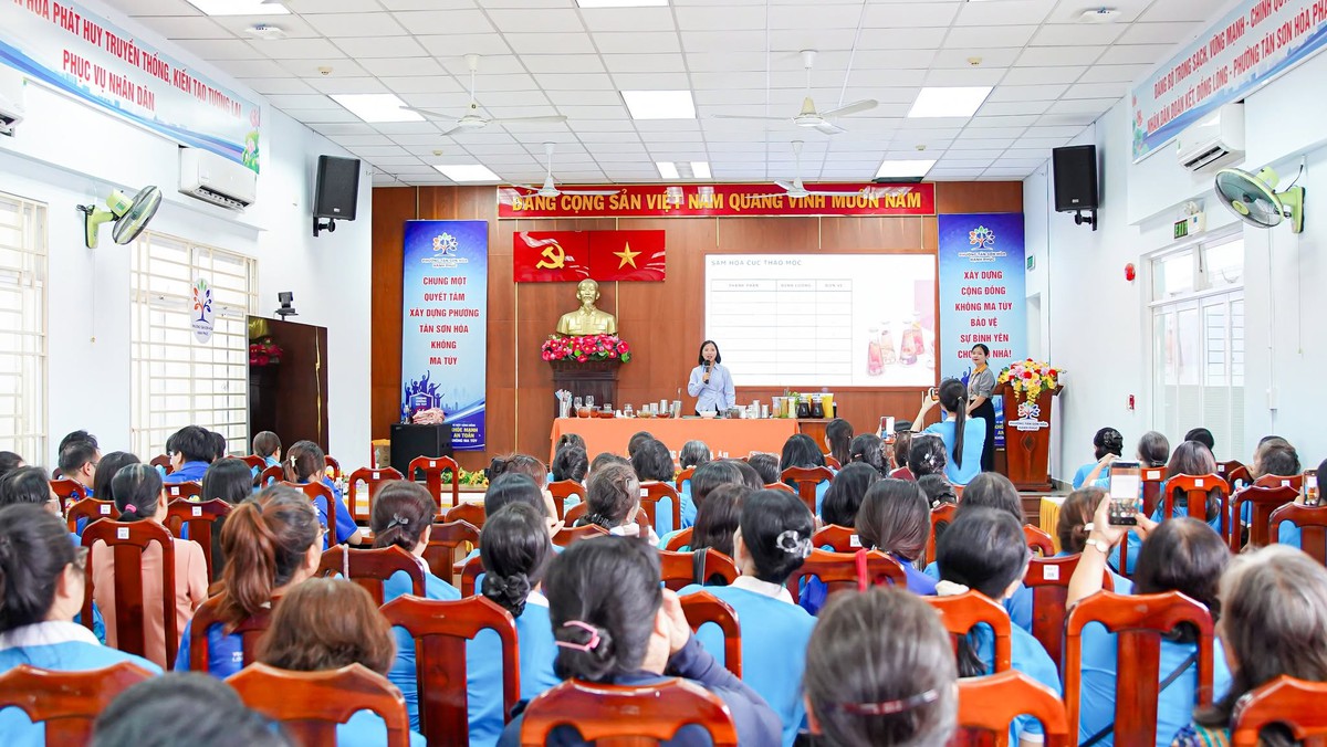 Hướng dẫn nghề pha chế, hỗ trợ phụ nữ đô thị khởi nghiệp- Ảnh 1.
