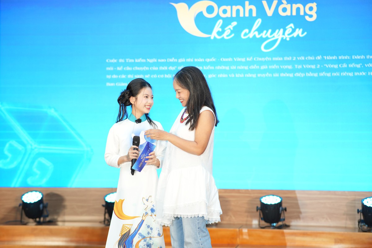 Thuyết trình về lời ru, nữ sinh Quảng Trị vào thẳng Chung kết "Oanh Vàng kể chuyện" - Ảnh 1.