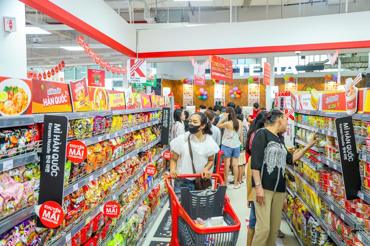 LOTTE MART Tây Ninh thu hút đông đảo khách hàng đến tham quan, mua sắm - Ảnh 2.