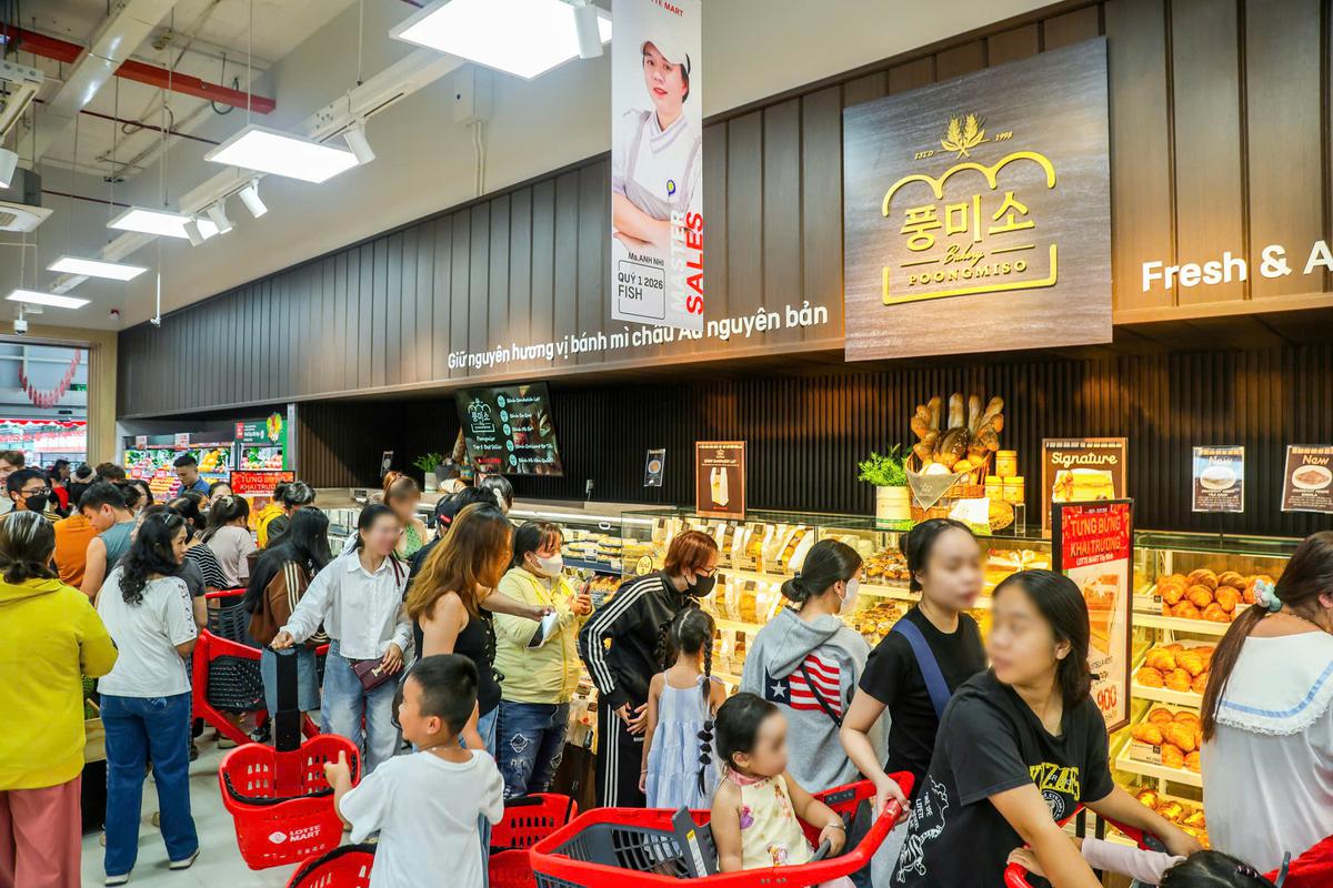 LOTTE MART Tây Ninh thu hút đông đảo khách hàng đến tham quan, mua sắm - Ảnh 1.