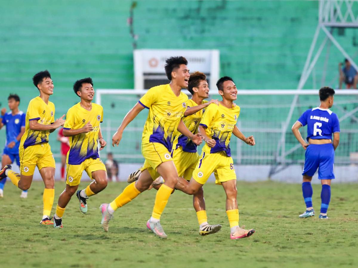 Trao bóng đá một quê hương - Ảnh 4.