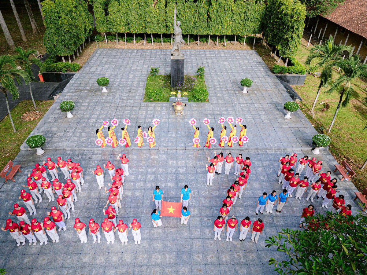 TPHCM: Cán bộ, hội viên phụ nữ phường Phú Lợi đồng diễn dân vũ mừng Quốc khánh- Ảnh 1.