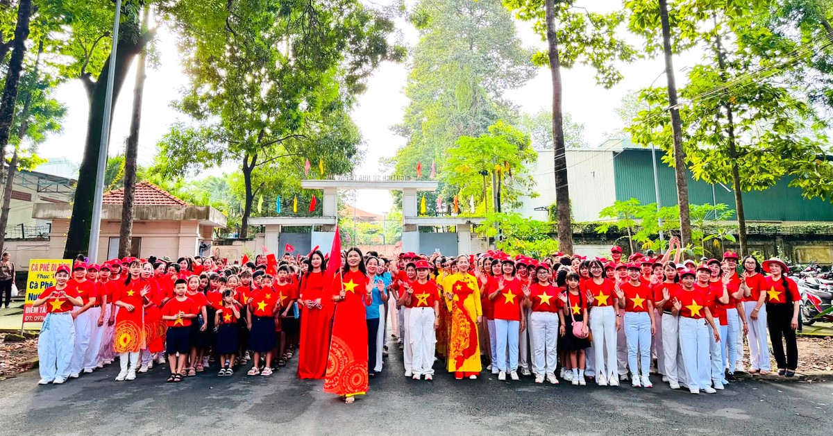 TPHCM: Cán bộ, hội viên phụ nữ phường Phú Lợi đồng diễn dân vũ mừng Quốc khánh- Ảnh 8.