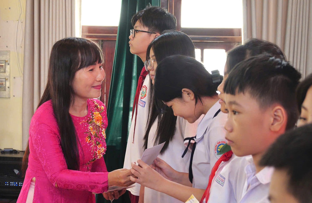 TPHCM: 50 trẻ mồ côi do Covid-19 nhận quà ý nghĩa nhân dịp Quốc khánh- Ảnh 2.
