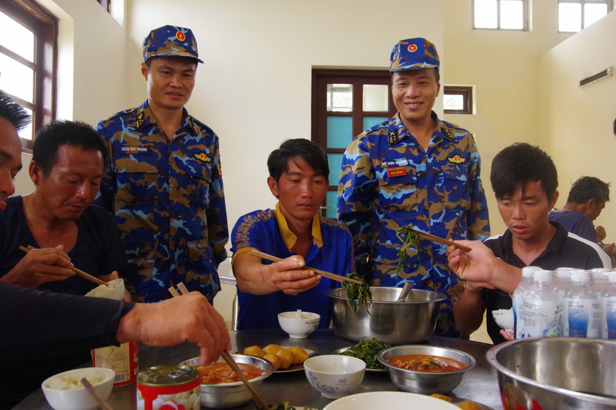 Ấm tình quân dân nơi đầu sóng Trường Sa- Ảnh 2.