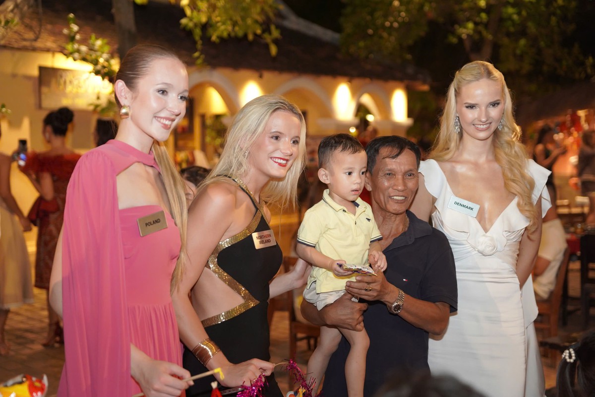 Thí sinh Miss World 2026 trao quà Trung thu cho trẻ em Khánh Hòa- Ảnh 5.
