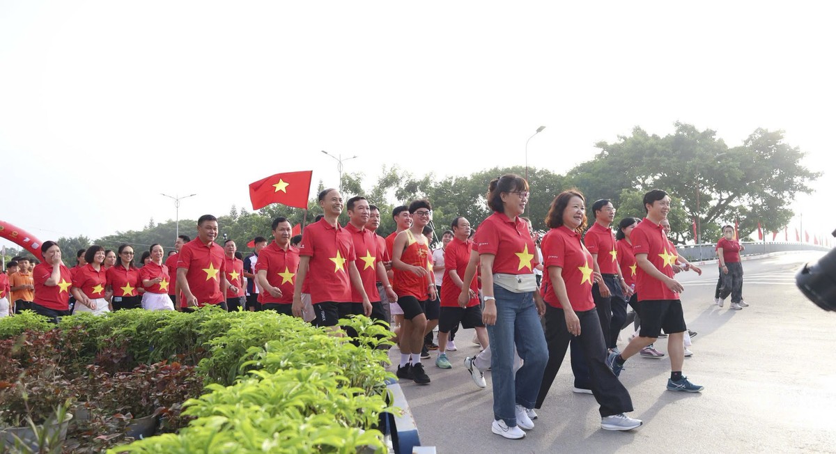 Rực đỏ màu cờ tôi yêu- Ảnh 3.
