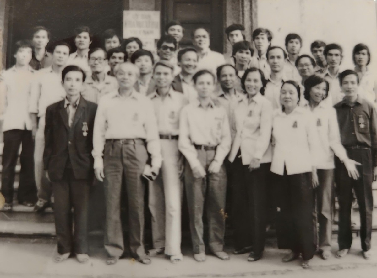 GS. Lê Thi: Người nữ sinh kéo cờ ngày 2/9 và di sản mở đường cho nghiên cứu giới ở Việt Nam- Ảnh 1.