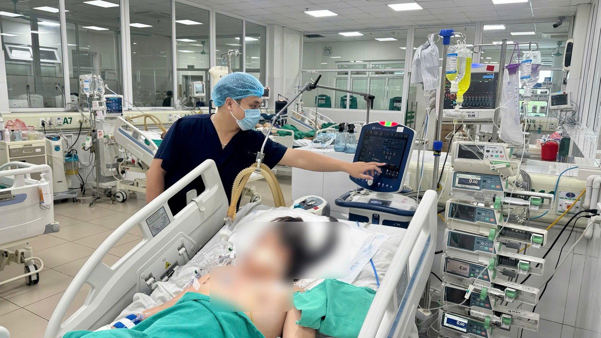 Bé gái 14 tuổi sốc nhiễm khuẩn phải thở máy và lọc máu vì sốt mò- Ảnh 1.