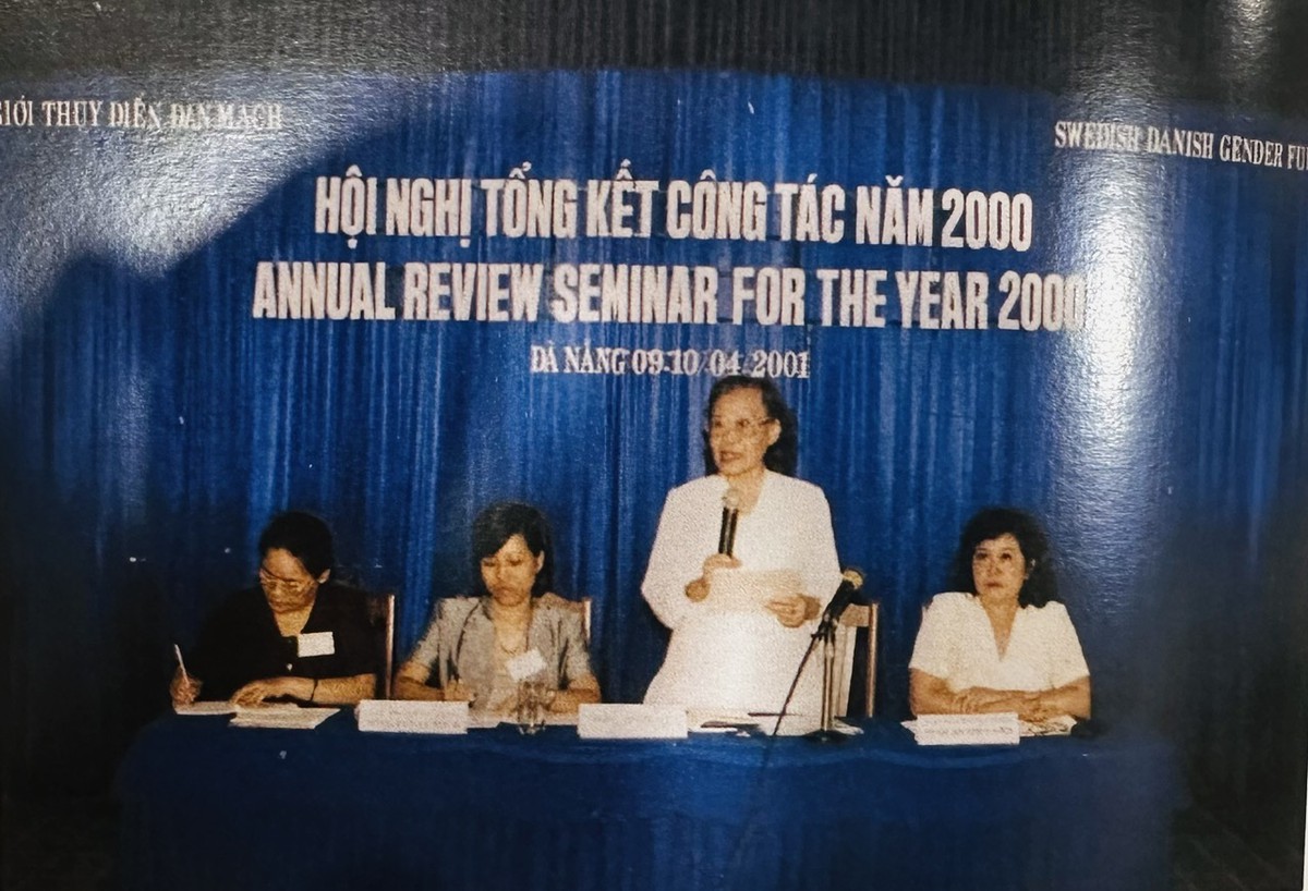 GS. Lê Thi: Người nữ sinh kéo cờ ngày 2/9 và di sản mở đường cho nghiên cứu giới ở Việt Nam- Ảnh 2.