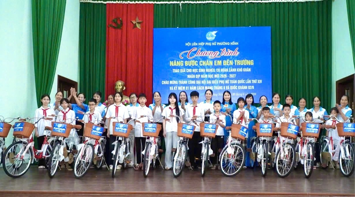 Hội LHPN Bắc Ninh: Hàng nghìn món quà nâng bước trẻ đến trường - Ảnh 1.