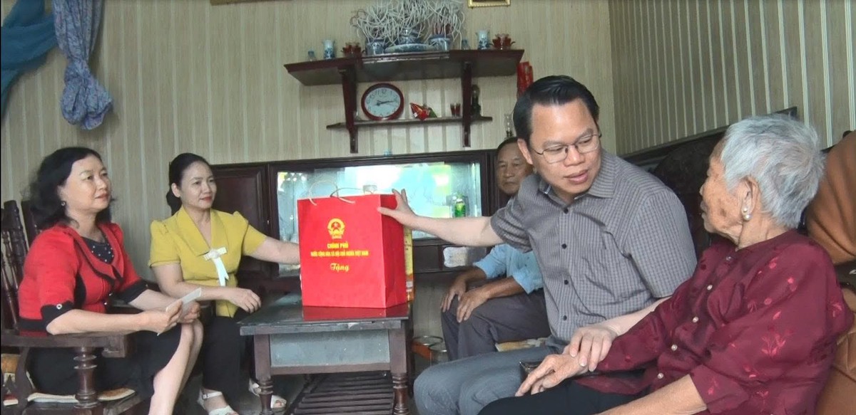 Tặng nhà chung cư, sổ tiết kiệm cho Mẹ Việt Nam Anh hùng ở Hải Phòng: Tri ân thiết thực- Ảnh 4.