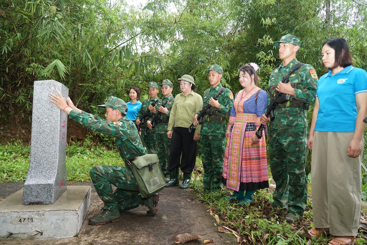 Những bước chân thầm lặng giữ bình yên biên giới- Ảnh 1.