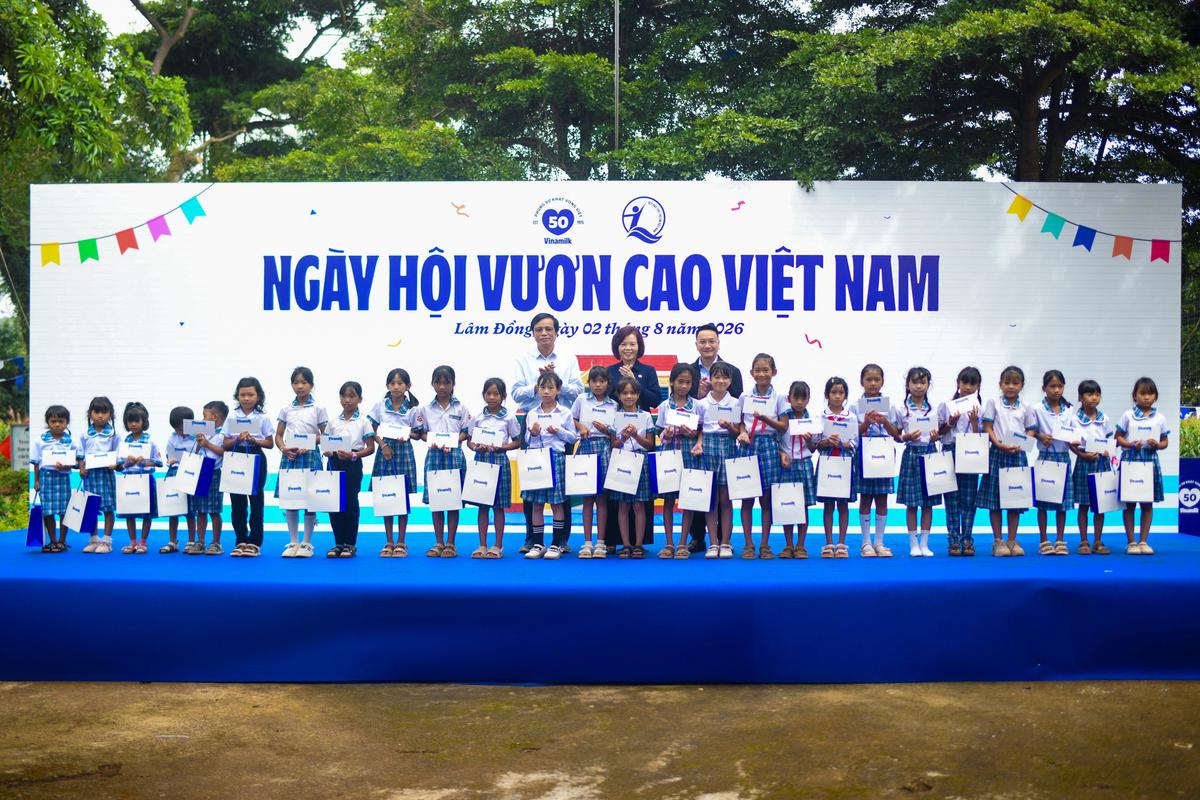 Vinamilk cùng Quỹ sữa Vươn cao Việt Nam lan tỏa cơ hội và niềm vui cho trẻ em Lâm Đồng - Ảnh 2.