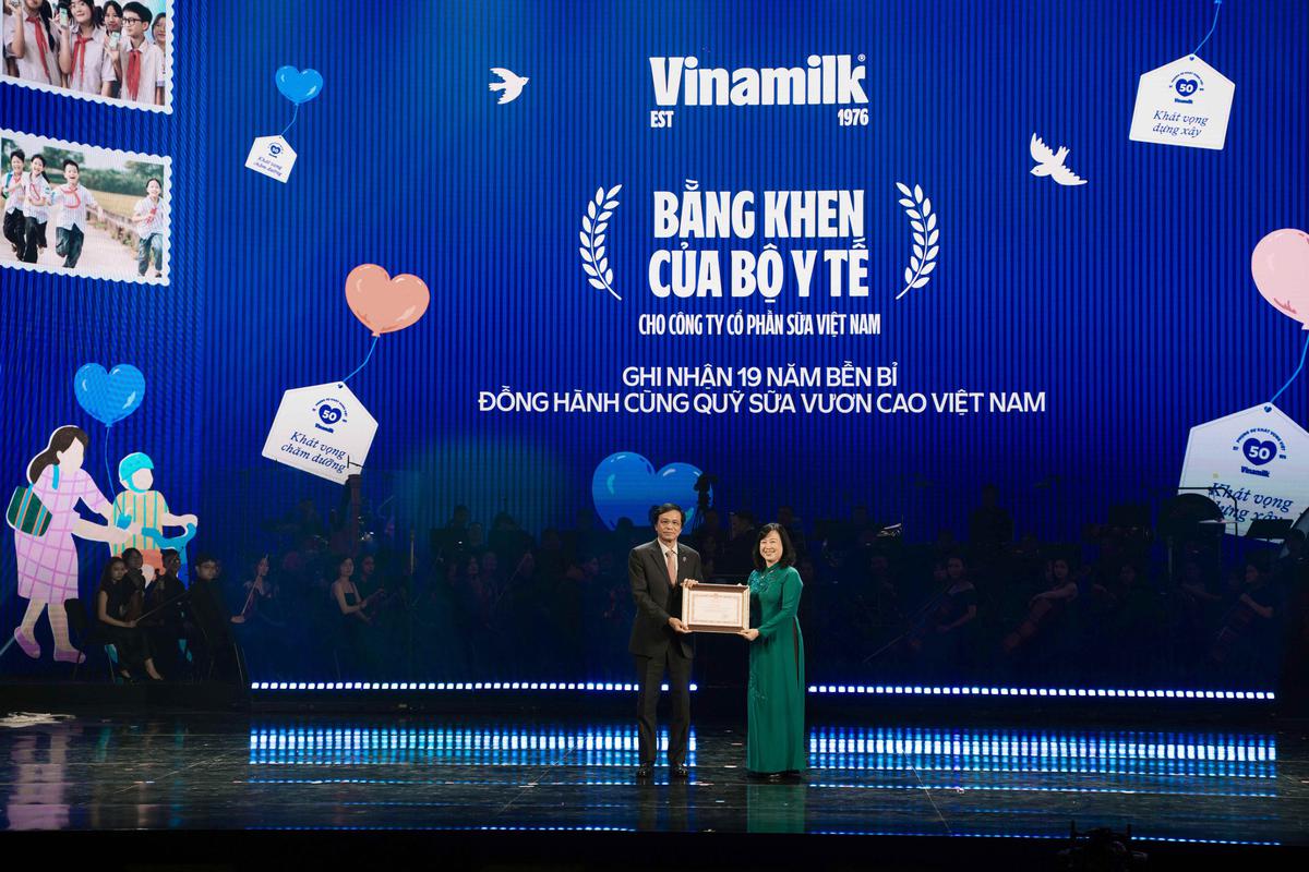 Vinamilk cùng Quỹ sữa Vươn cao Việt Nam lan tỏa cơ hội và niềm vui cho trẻ em Lâm Đồng - Ảnh 7.