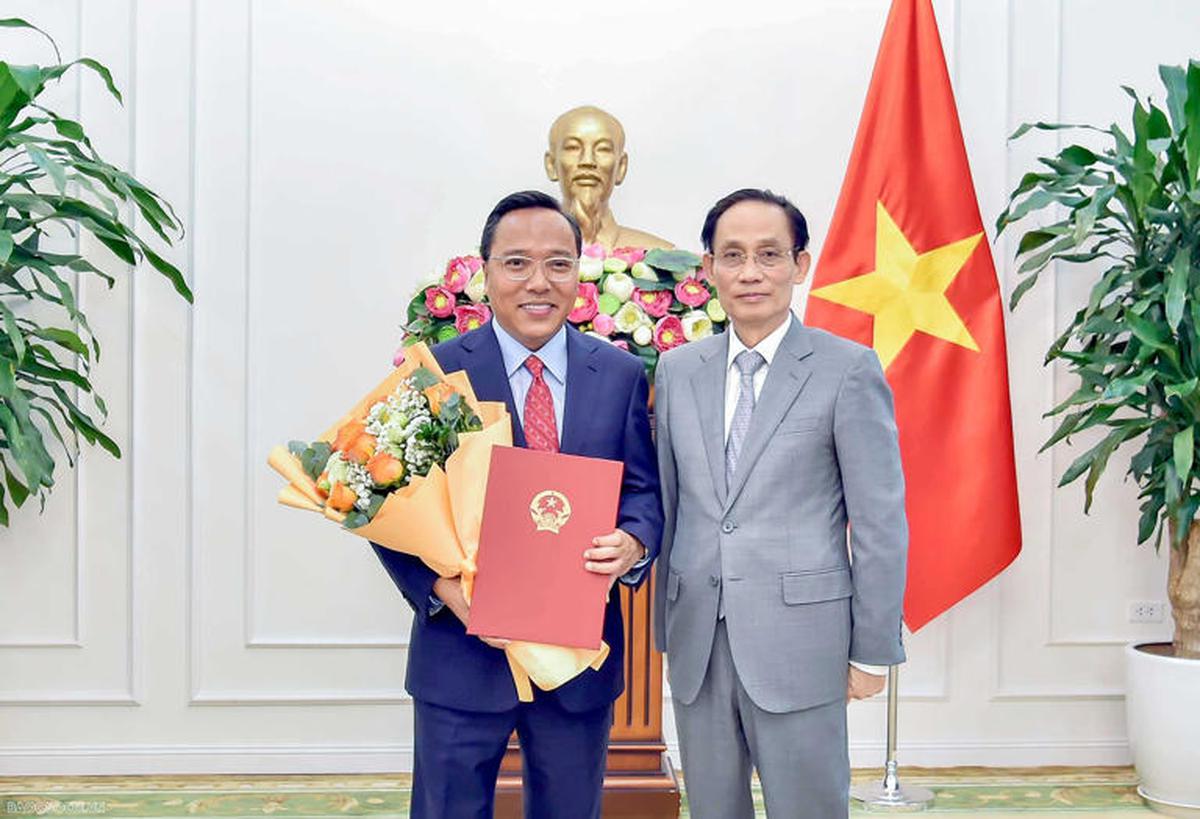 Bà Nguyễn Thị Hoàng Vân và ông Nguyễn Hoàng Long được bổ nhiệm làm Thứ trưởng Bộ Ngoại giao - Ảnh 3.