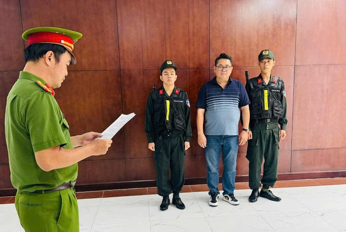 Ca sĩ Phương Diễm Huyền bị khởi tố - Ảnh 1.