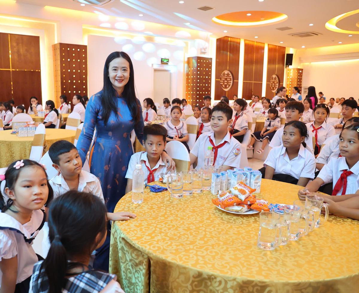 6 năm Chương trình "Mẹ đỡ đầu": Các cấp Hội LHPN Khánh Hòa vận động hơn 40 tỷ đồng hỗ trợ trẻ mồ côi- Ảnh 1.
