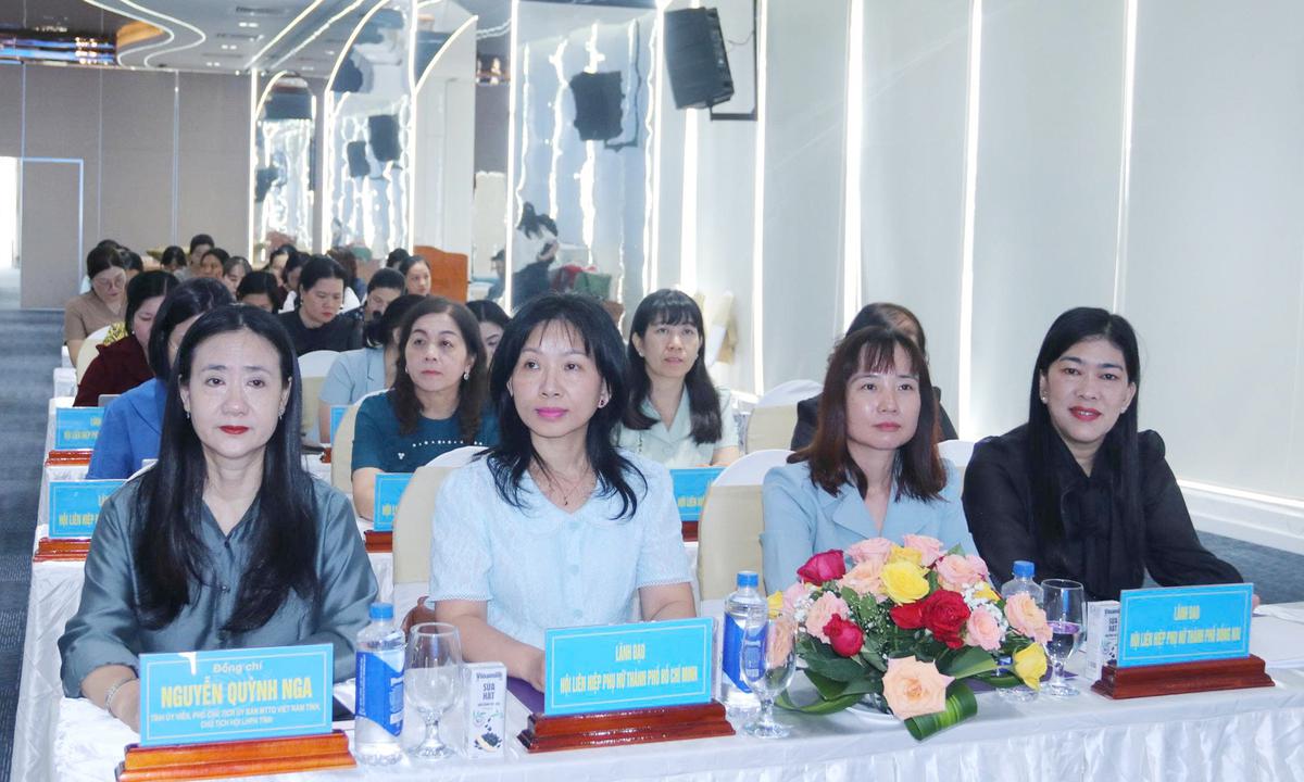 Phát triển phụ nữ toàn diện từ công tác gia đình - xã hội - Ảnh 1.