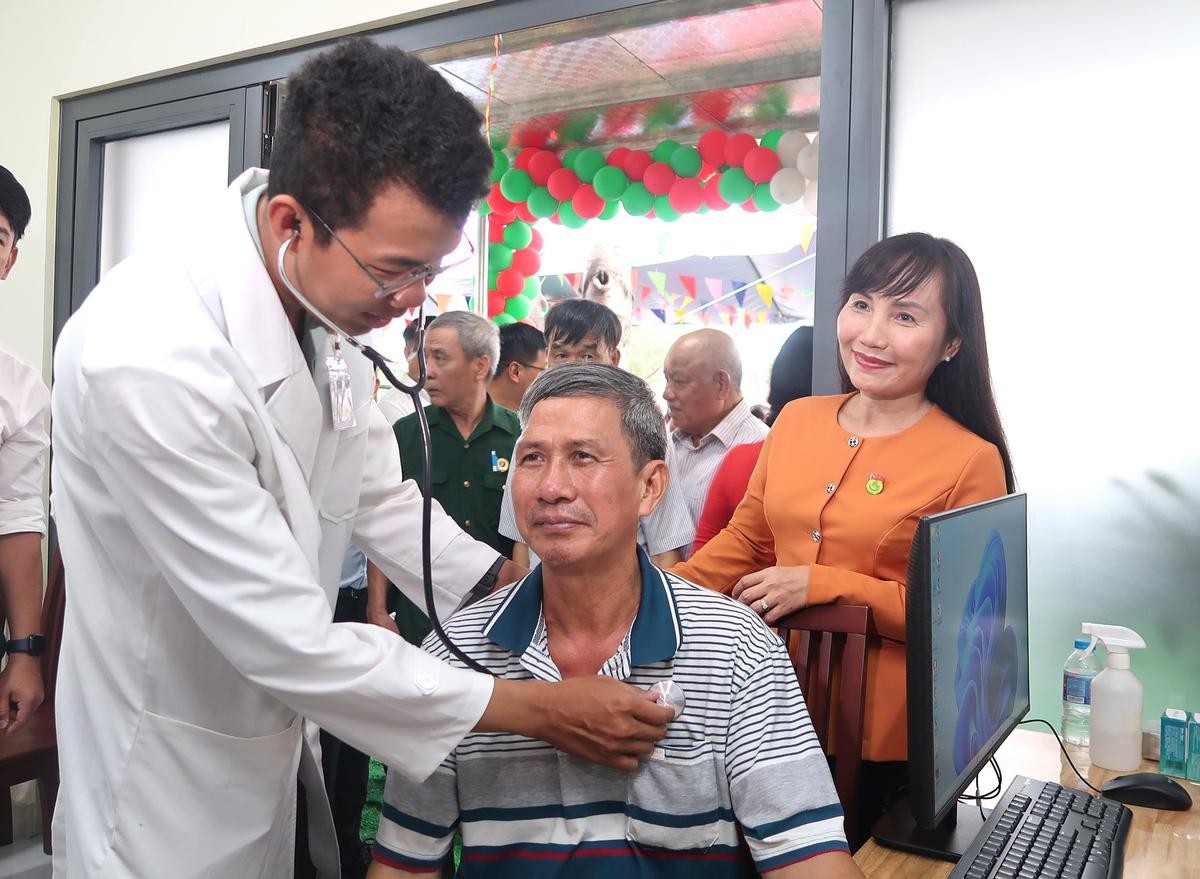 Ra mắt "Điểm chăm sóc người cao tuổi ban ngày tại cộng đồng" đầu tiên ở phường Bình Tân- Ảnh 2.
