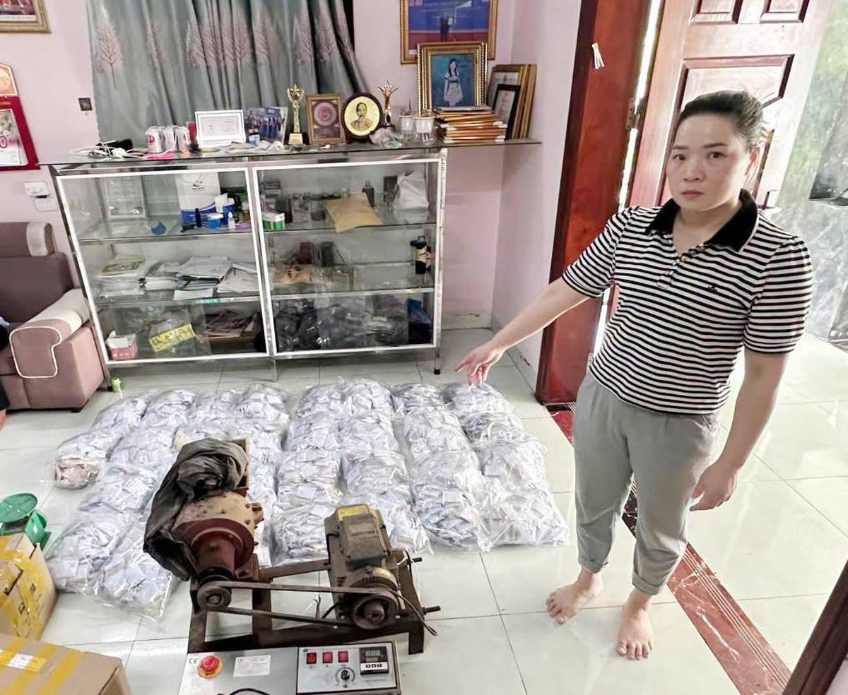 Trộn paracetamol vào thuốc Đông y bán cho người bệnh, 2 đối tượng bị khởi tố- Ảnh 1.