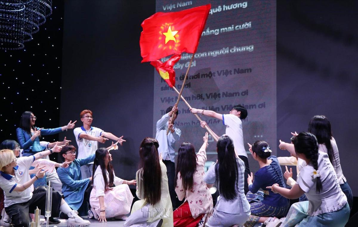 Nghị quyết số 23-NQ/TW: Kiều bào là bộ phận không thể tách rời, nguồn lực chiến lược quan trọng của đất nước- Ảnh 2.