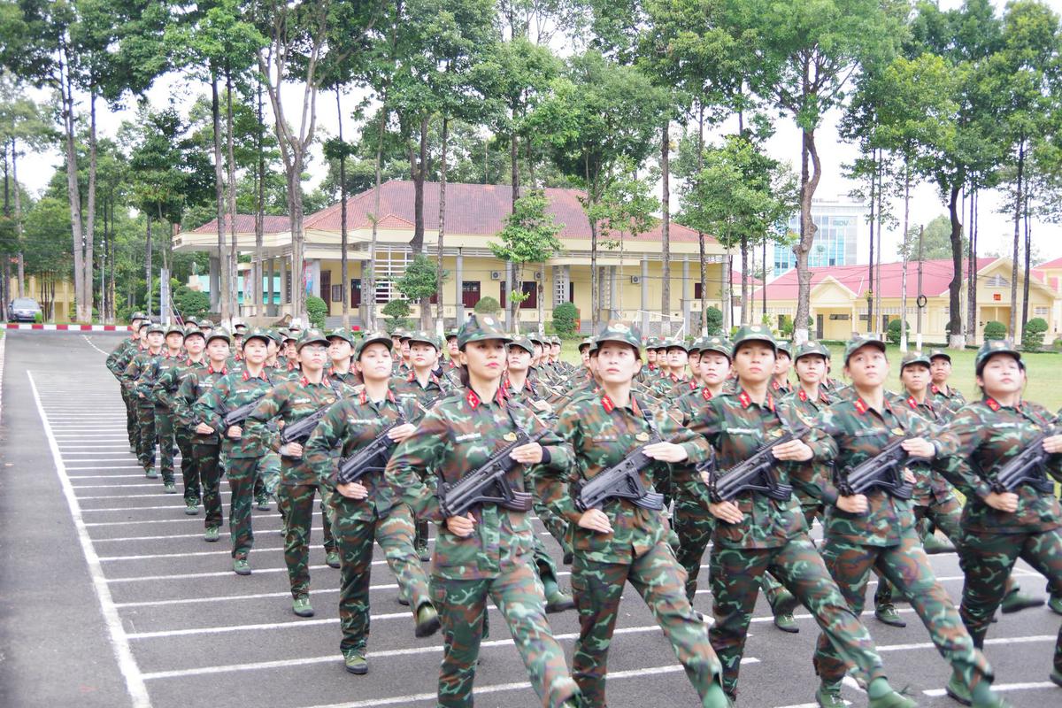 Quân khu 7 kiểm tra công tác huấn luyện Khối nữ sĩ quan Gìn giữ hòa bình - Ảnh 1.