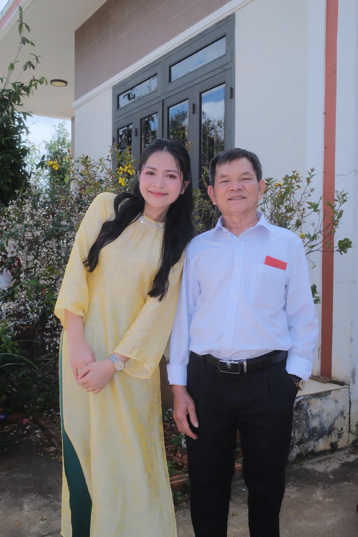 Diễn đàn tháng 8: Ca sĩ Duyên Quỳnh càng trân trọng thời gian bên cha sau biến cố của gia đình- Ảnh 1.