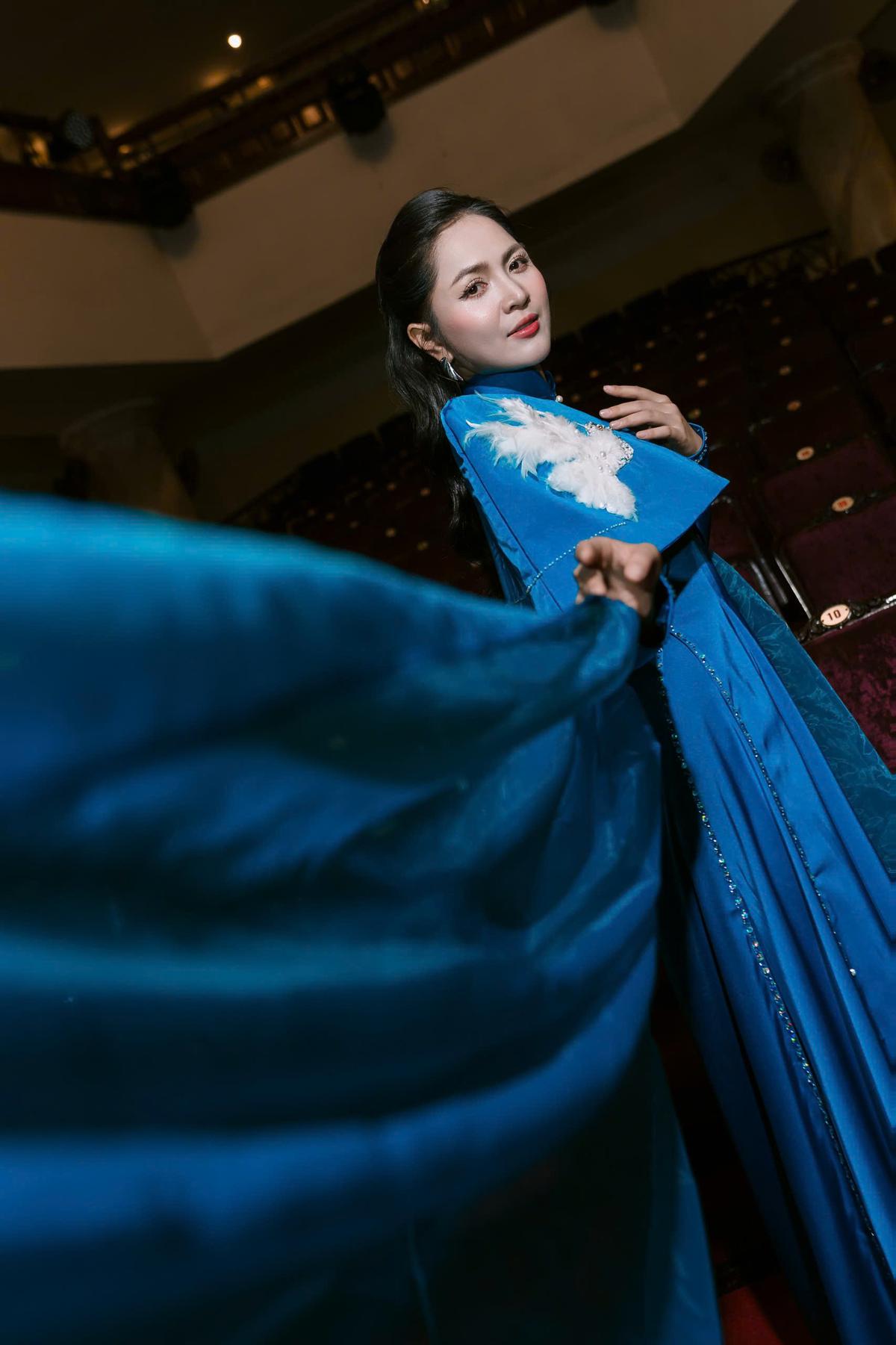 Diễn đàn tháng 8: Ca sĩ Duyên Quỳnh càng trân trọng thời gian bên cha sau biến cố của gia đình- Ảnh 2.