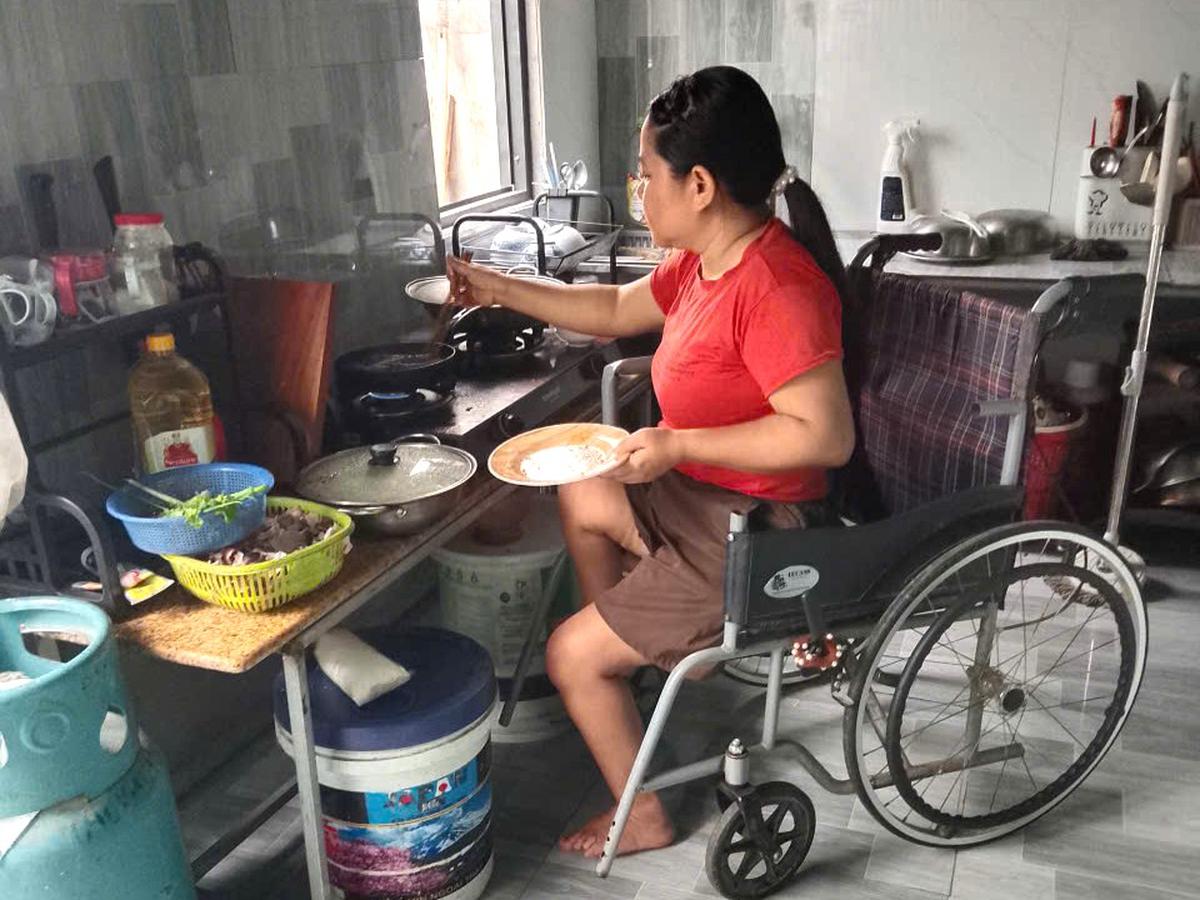 Đóa hoa Cơ Tu vượt lên di chứng chất độc da cam giữa đại ngàn- Ảnh 1.