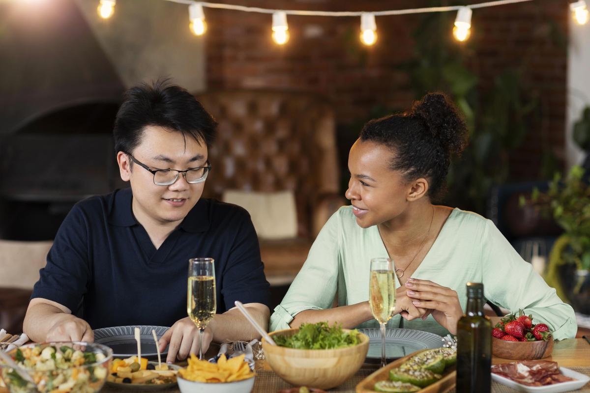 Hẹn hò hậu ly hôn: Khi chiếc ví khép lại trước cả khi mở lòng - Ảnh 1.
